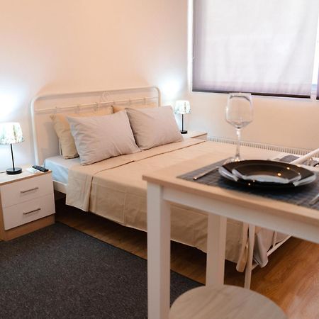 Urban Deluxe Apartments Ad เทสซาโลนิกิ ภายนอก รูปภาพ